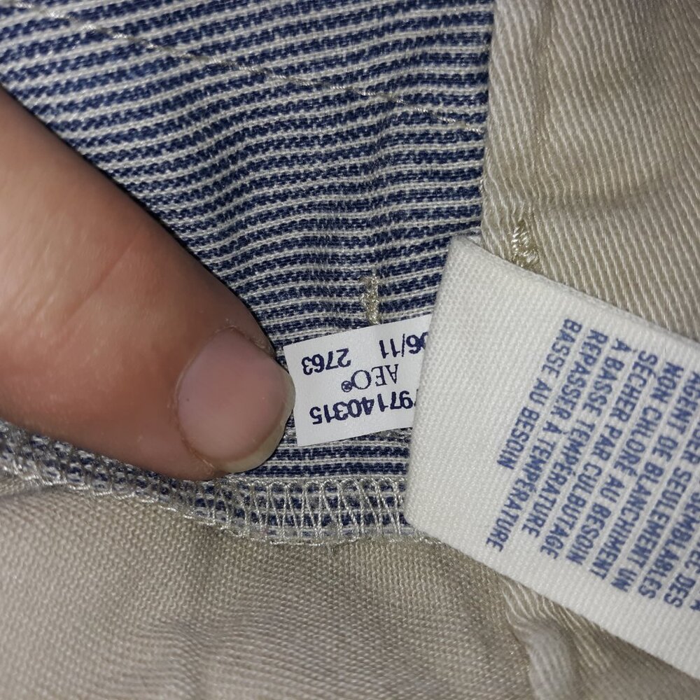 American Eagle Outfitters Item (( 329 )) - Picture 4 of 6